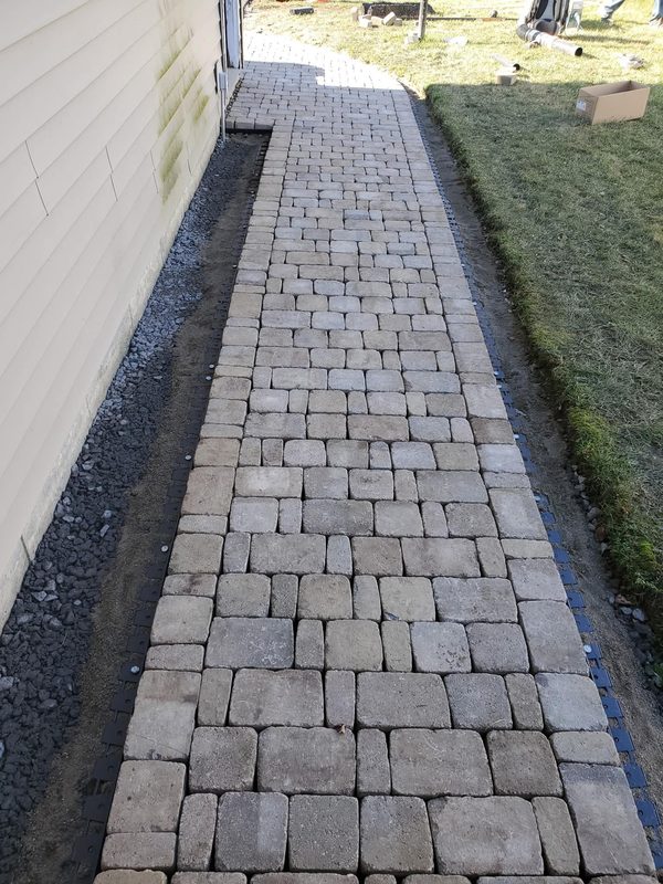 Straight section of side walkway