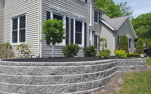 Full view of curved retaining wall